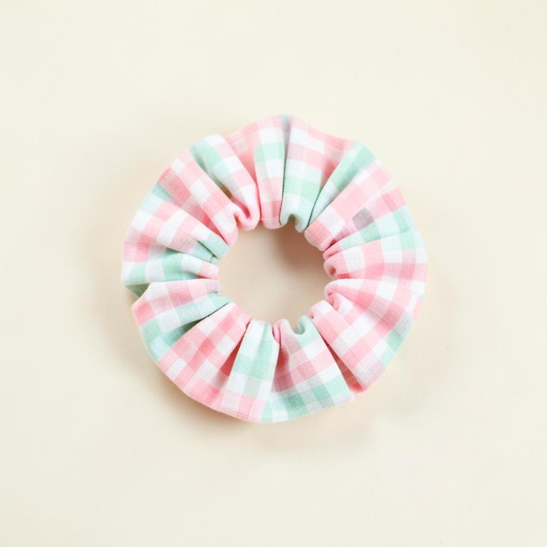 Study Buddy scrunchie in Pastel Check cotton